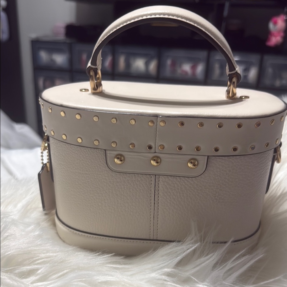 Coach Georgie Cream Leather Handbag - Picture 4 of 8
